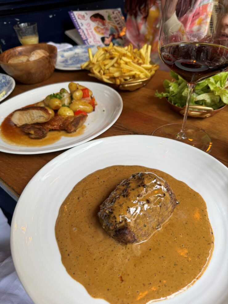 Steak in a pepper sauce, Filet de bœuf Normand at Le Bon Georges Paris