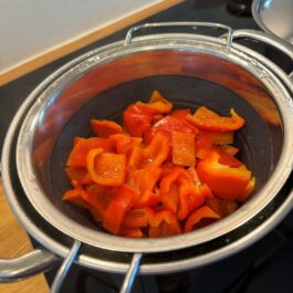 Steaming red bell peppers for red bell pepper puree