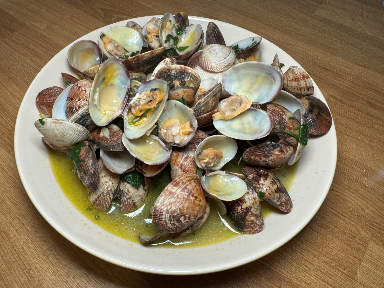 Steamed clams in garlic cilantro white wine sauce; Portuguese Bulhao Pato