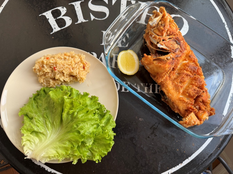 Lettuce wraps with Fried Blackbelly Rosefish (Cantaril).